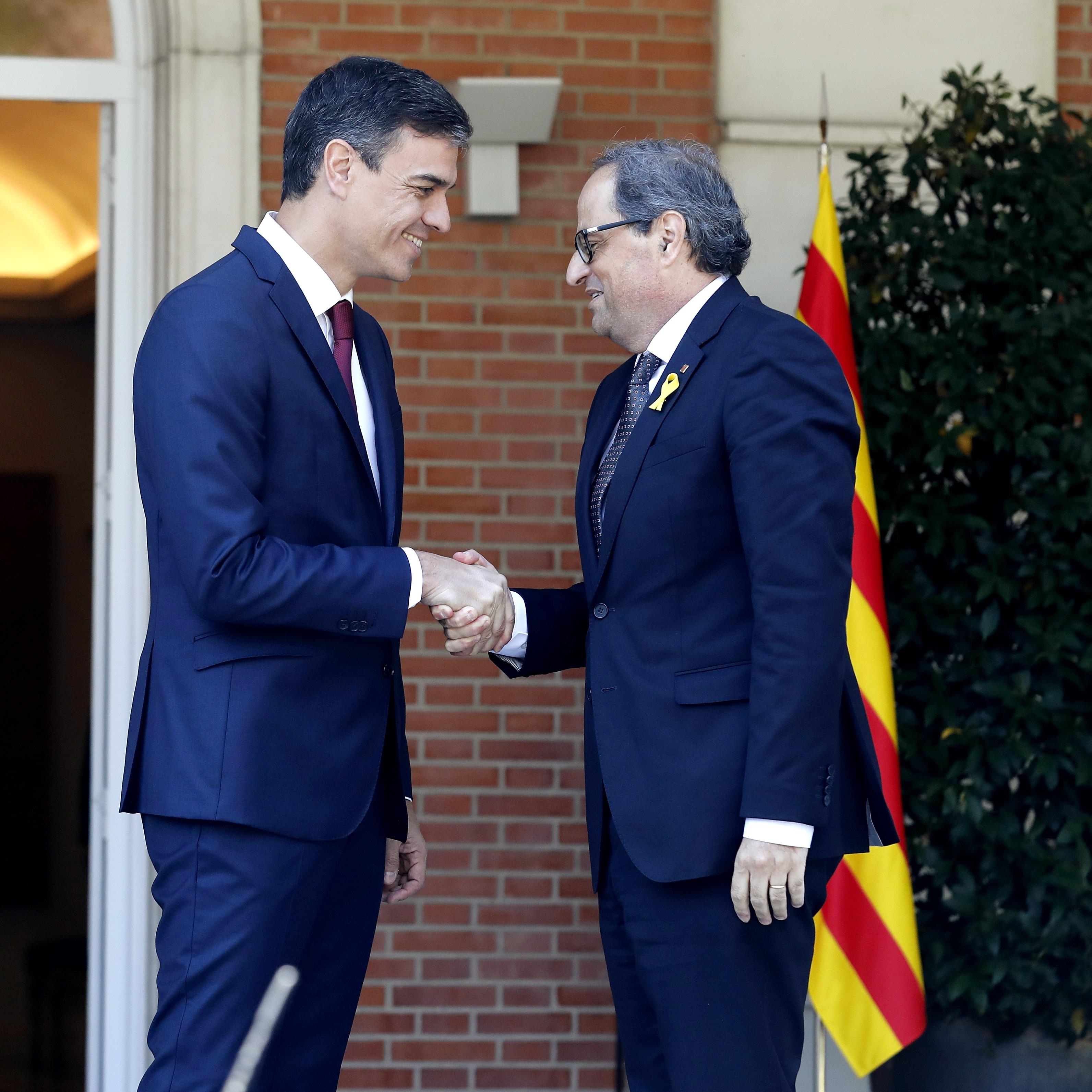 Pedro Sánchez recibe a Quim Torra, en el Palacio de la Moncloa | MARTA FERNÁNDEZ/EUROPA PRESS ep pedro sanchez recibequim torra enpalaciola moncloa