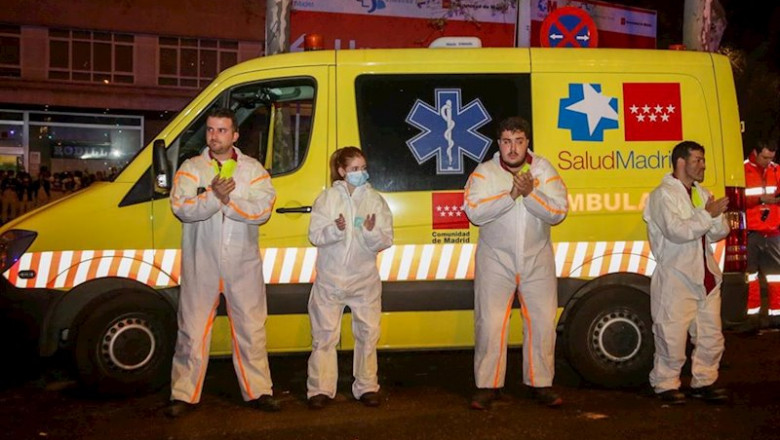 ep policias enfermeros y medicos se unen a los aplausos a los trabajadores sanitarios en la ep policias enfermeros y medicos se unen a los aplausos a los trabajadores sanitarios en la