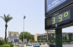 ep termometro callejero marca 39 grados a 22 de julio de 2026 en murcia region de murcia espana