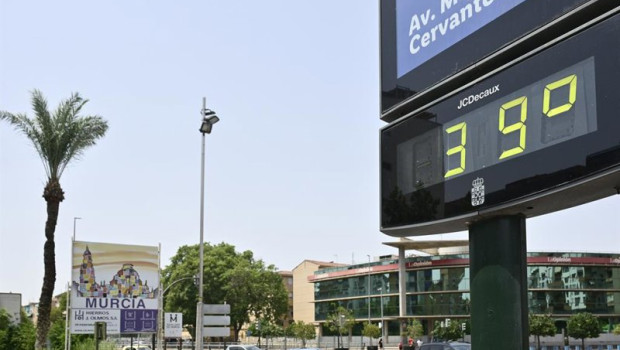 ep termometro callejero marca 39 grados a 22 de julio de 2026 en murcia region de murcia espana ep termometro callejero marca 39 grados a 22 de julio de 2026 en murcia region de murcia espana