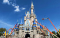 ep trabajadores en el walt disney world de orlando en el castillo cinderella