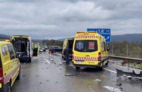 ep un accidente de trafico multiple entre cuatro coches en la a1 deja dos heridos de 35 y 19 anos