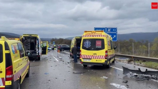 ep un accidente de trafico multiple entre cuatro coches en la a1 deja dos heridos de 35 y 19 anos