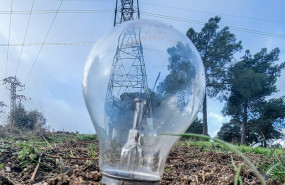 ep una bombilla clavada en el cesped a 9 de enero de 2025 en madrid espana