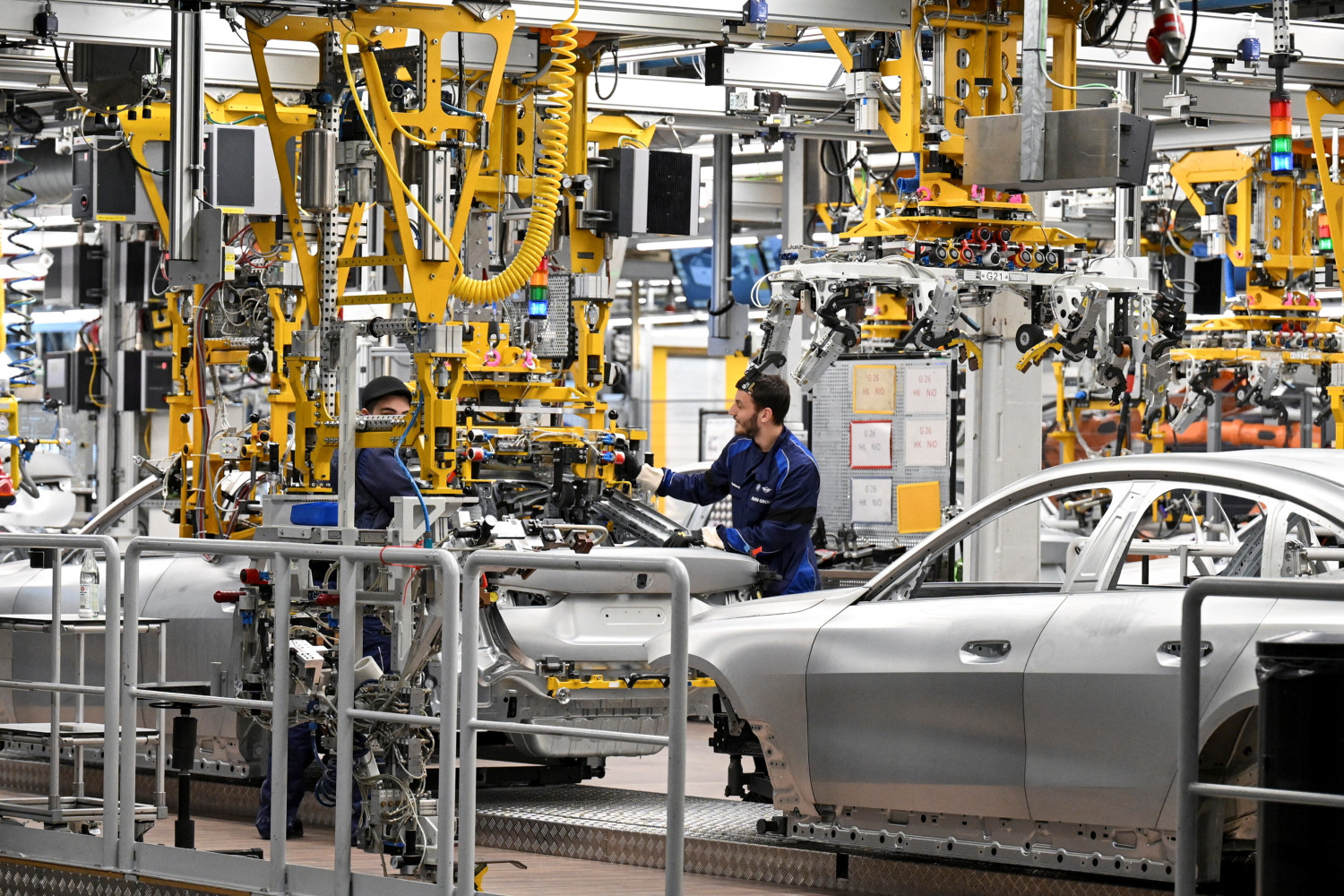 une ligne d assemblage dans une usine automobile a munich en allemagne 20240909151053 