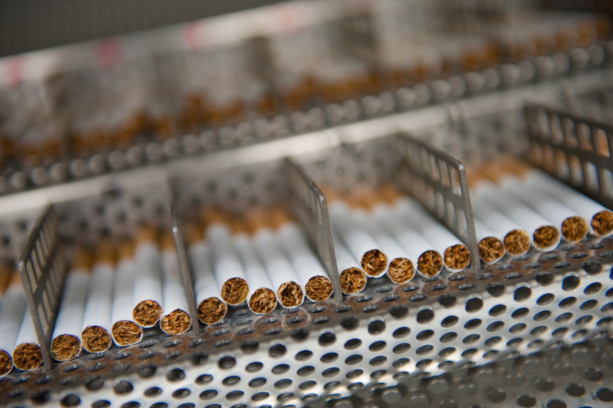 British American Tobacco drops and sues its auditor PwC