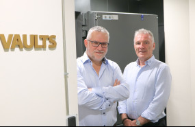de izquierda a derecha seamus fahy managing director de the vaults group y de barcelona vaults y tommy oceileachair country manager de barcelonavaults de izquierda a derecha seamus fahy managing director de the vaults group y de barcelona vaults y tommy oceileachair country manager de barcelonavaults