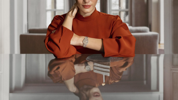 ebel sc taupe 1216734 lifestyle 01 cropped rgb 