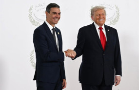 ep archivo   el presidente del gobierno pedro sanchez saluda al presidente de estados unidos donald
