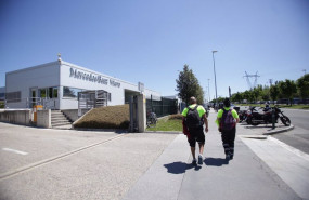 ep archivo   fachada de la planta de mercedes benz de vitoria en vitoria alava a 18 de mayo de 2020
