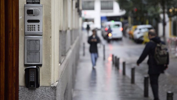 ep archivo   telefonillo de un bloque de viviendas