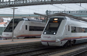 ep archivo   trenes de cercanias parados en las vias de la estacion de trenes en santiago de