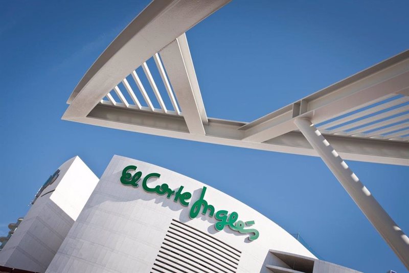 El Corte Inglés gana 512 millones (+6,7%) en 2024 y sus ingresos crecen un 2%