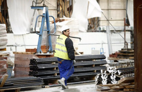 ep archivo   un trabajador en una obra