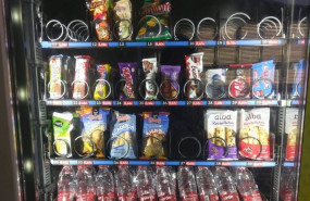 ep archivo   una maquina de vending en un espacio publico