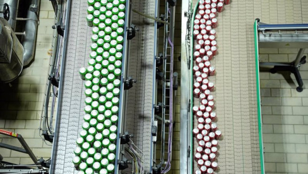 ep archivo vista general de la cadena de produccion y envasado de la fabrica de cocacola ep archivo vista general de la cadena de produccion y envasado de la fabrica de cocacola