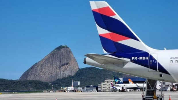 ep avion de latam airlines en rio de janeiro brasil