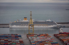 ep crucero atraca en el puerto de barcelona
