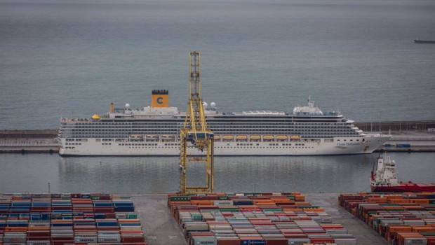 ep crucero atraca en el puerto de barcelona