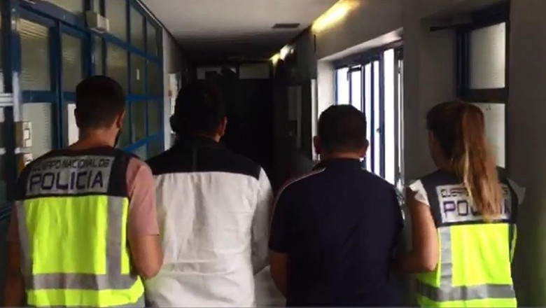 Dos de los tres detenidos por agentes de la Policía Nacional en Marbella por desfigurar la cara a golpes a un joven al que presuntamente confundieron con otro | POLICÍA NACIONAL ep dos de los tres detenidos por agentes de la policia nacional en marbella por desfigurar la cara a