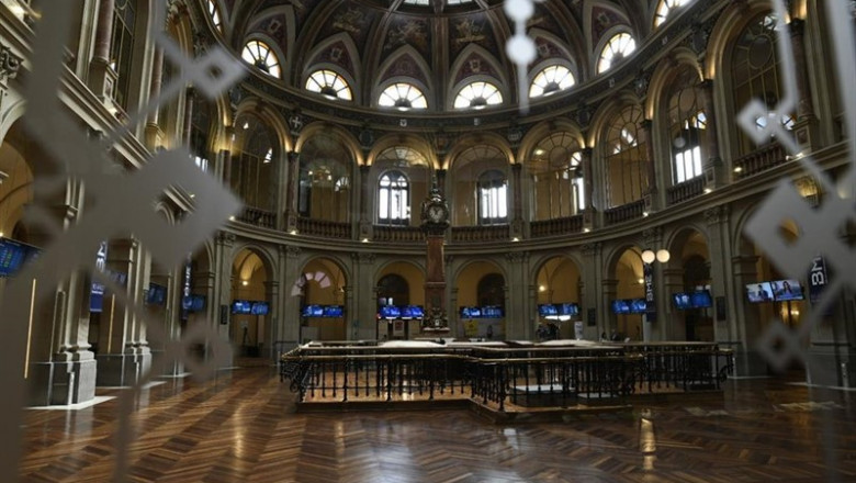 Economía/Bolsa.- El Ibex 35 sube un 1,1% en la sesión impulsado por la banca y conquista los 9.300 puntos | ÓSCAR DEL POZO/EUROPA PRESS - Archivo ep economiabolsa- ibex 35 sube11 ensesion impulsadola bancaconquista9300 puntos