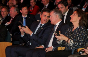 ep el lehendakari inigo urkullu y el presidente del gobierno pedro sanchez hablan durante la