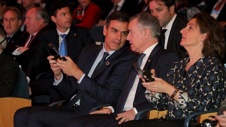 El lehendakari Iñigo Urkullu y el presidente del Gobierno, Pedro Sánchez, hablan durante la Inauguración en el Kursaal de San Sebastián de la Conferencia Internacional sobre el Cambio Climático 'Change the Change' | Nagore Iraola - Europa Press - Archivo ep el lehendakari inigo urkullu y el presidente del gobierno pedro sanchez hablan durante la
