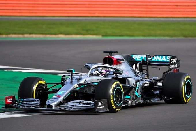 ep el piloto britanico lewis hamilton con el nuevo w11 en el shakedown de mercedes en silverstone ep el piloto britanico lewis hamilton con el nuevo w11 en el shakedown de mercedes en silverstone