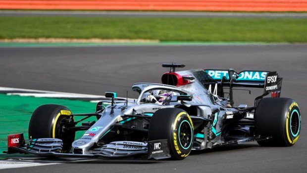 ep el piloto britanico lewis hamilton con el nuevo w11 en el shakedown de mercedes en silverstone
