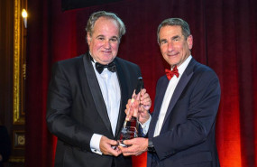 ep el presidente ejecutivo de damm y presidente de disa demetrio carceller izda recibe el premio al ep el presidente ejecutivo de damm y presidente de disa demetrio carceller izda recibe el premio al