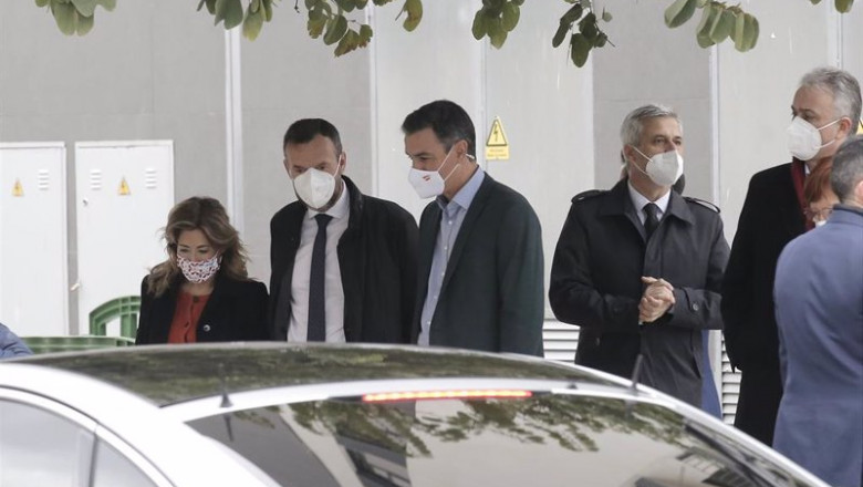 La ministra de Transportes, Movilidad y Agenda Urbana, Raquel Sánchez, y el presidente del Gobierno, Pedro Sánchez , a su llegada a un encuentro con jóvenes sobre vivienda en Alicante. | Joaquín Reina - Europa Press ep la ministra de transportes movilidad y agenda urbana raquel sanchez y el presidente del gobierno