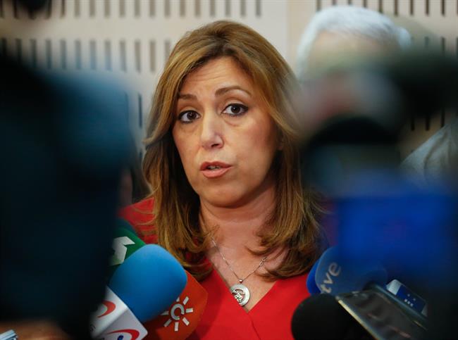 La presidenta de la Junta, Susana Díaz, atendiendo a los medios | EUROPA PRESS ep la presidentala junta susana diaz atendiendolos medios