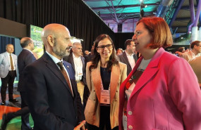ep la secretaria de estado de agricultura y alimentacion begona garcia bernal saluda al subdelegado