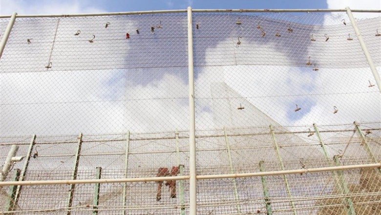 La valla de Melilla tras un salto masivo. | Europa Press - Europa Press - Archivo ep la vallamelillaun salto masivo 20190319145902