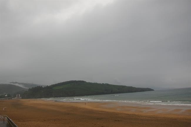 Lluvia en playa de Zierbena | Europa Press ep lluviaplayazierbena