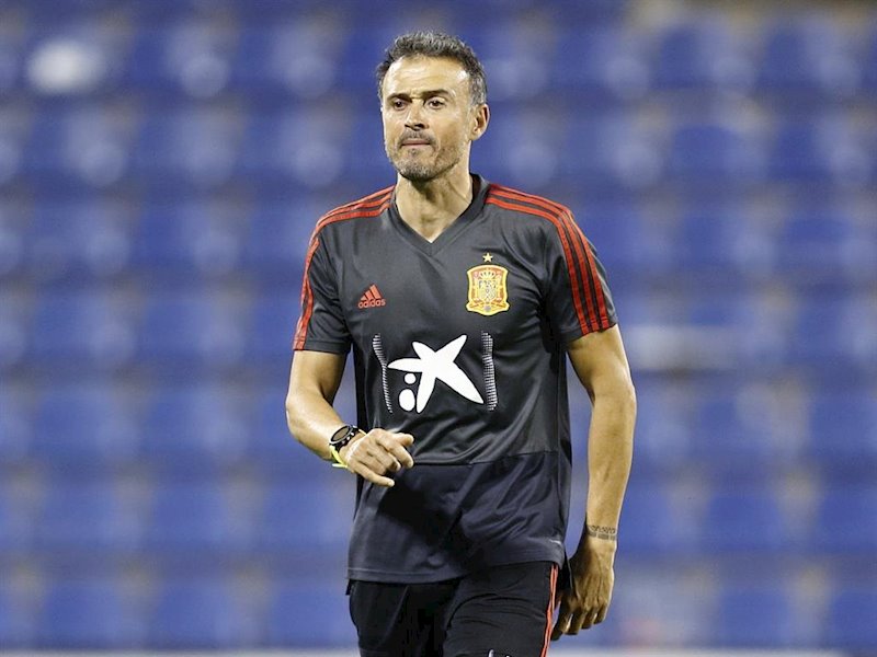 ep luis enrique dirigiendo a la seleccion