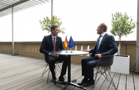 ep presidentegobiernofunciones pedro sanchez ypresidenteconsejo europeo donald tusk en bruselasla rondacontactos previosla cumbre europeapactarrepartoaltos cargos