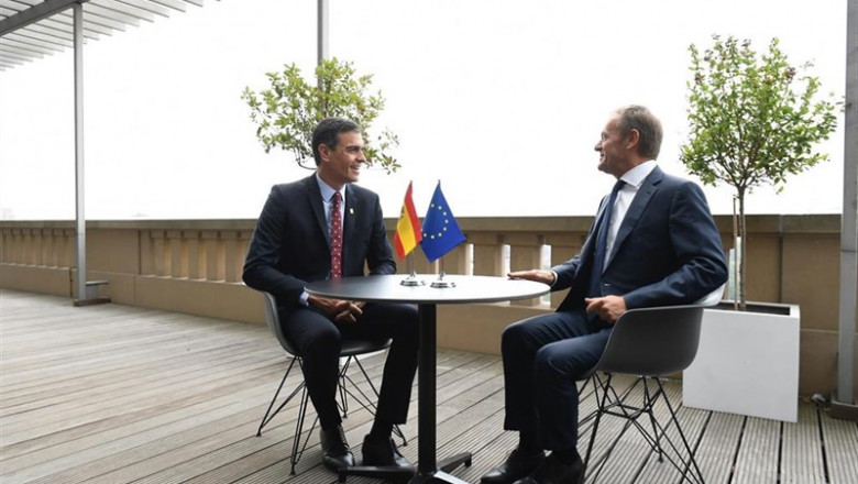 ep presidentegobiernofunciones pedro sanchez ypresidenteconsejo europeo donald tusk en bruselasla rondacontactos previosla cumbre europeapactarrepartoaltos cargos
