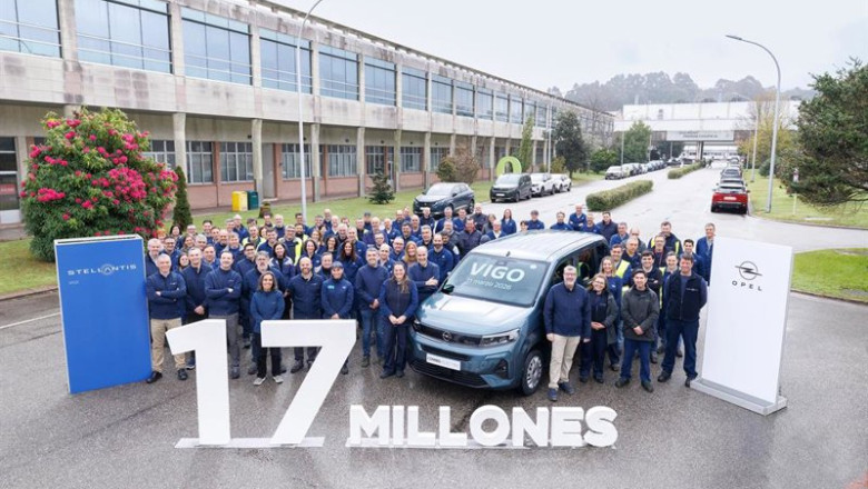 ep stellantis vigo alcanza su vehiculo numero 17 millones una opel combo electric