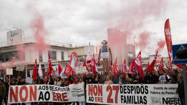 ep trabajadores de nestle protestan contra el ere de la empresa en pontecesures a coruna a 16 de