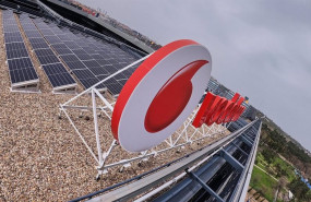 ep vodafone instala 48 placas fotovoltaicas para su sede y los hogares de alrededor de la mano de