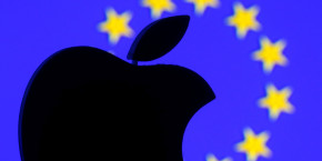 illustration d archives d un logo apple imprime en 3d visible devant un drapeau de l union europeenne 20240808191845 