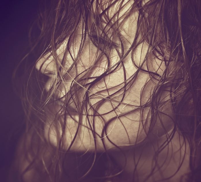 1575981754 pelo mojado