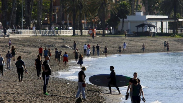 ep ambiente en las playas de malaga capital este fin de semana de principios de mayo