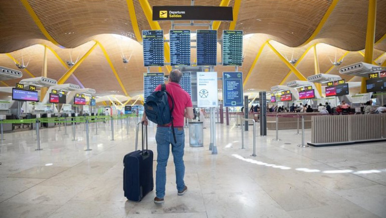 ep archivo una persona con una maleta en la terminal 4 del aeropuerto adolfo suarez madrid barajas ep archivo una persona con una maleta en la terminal 4 del aeropuerto adolfo suarez madrid barajas