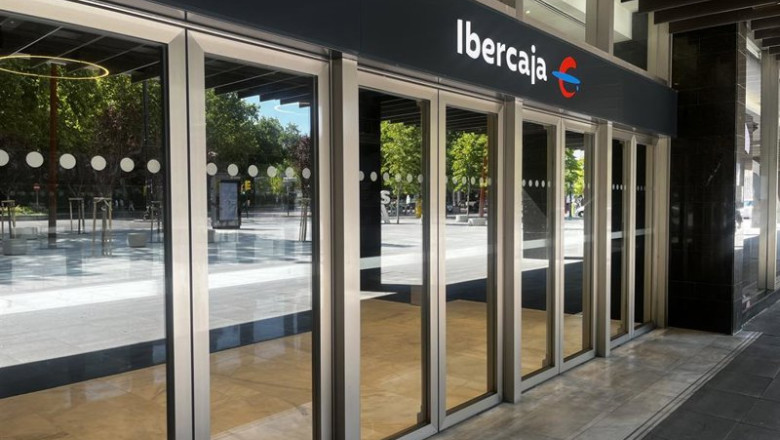 ep archivo   uno de los accesos a la sede central de ibercaja en zaragoza