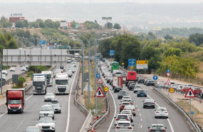 ep archivo   varios vehiculos en la a3 a 1 de agosto de 2025 en madrid espana