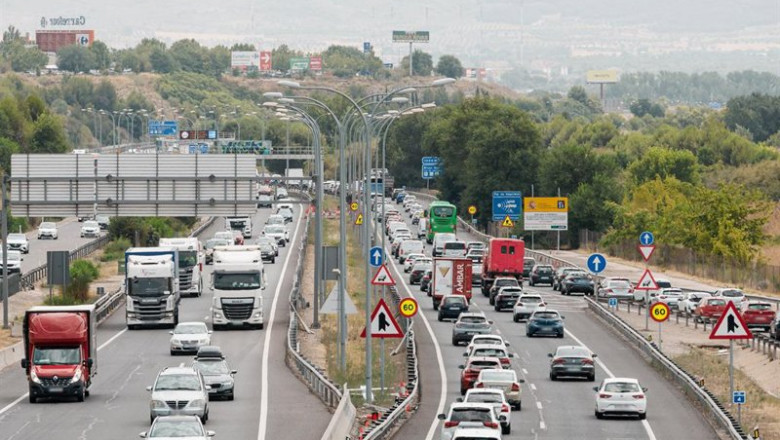 ep archivo   varios vehiculos en la a3 a 1 de agosto de 2025 en madrid espana