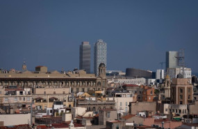 ep archivo   vista panoramica de barcelona con las torres mapfre al fondo