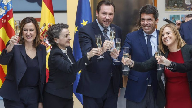 ep brindis de i d la alcaldesa de valencia maria jose catala la presidenta de apv mar chao el